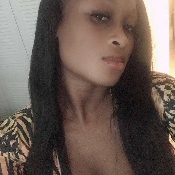 Poshmark profile picture for @symptoms